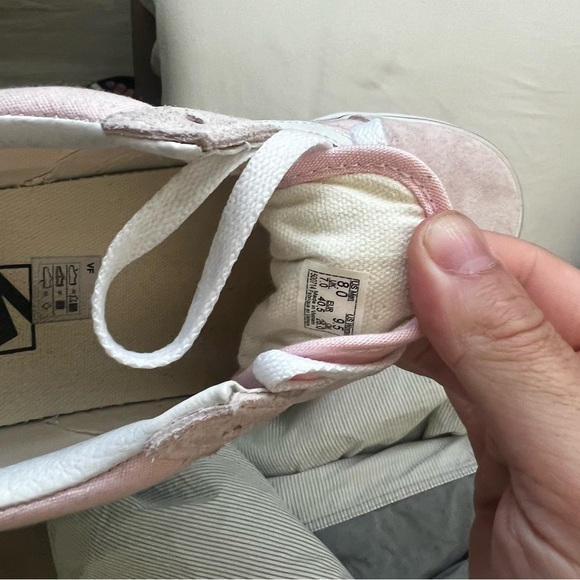 Vans - Picture 3 of 4